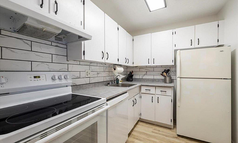 103-460 Kenaston Blv...