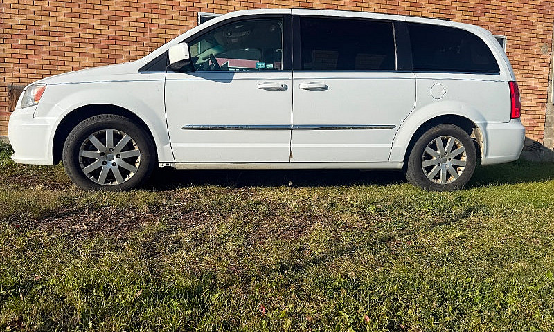 2015 Chrysler Town &...