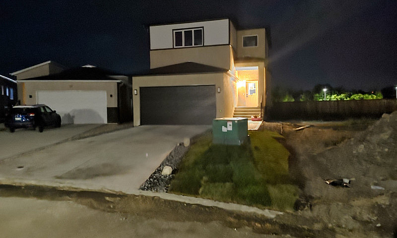 House For Sale - 15 ...