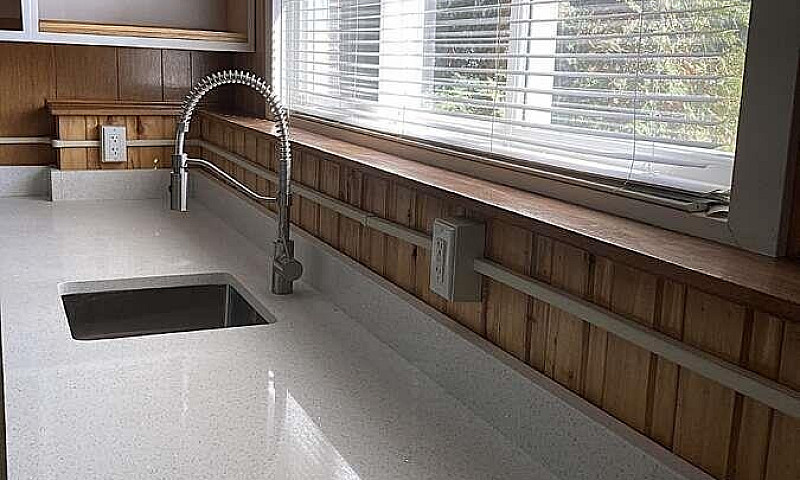 Private 1-Bedroom Lo...