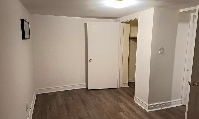 Basement  Unit With ...
