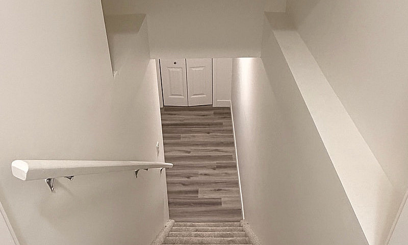 Basement Suite For R...