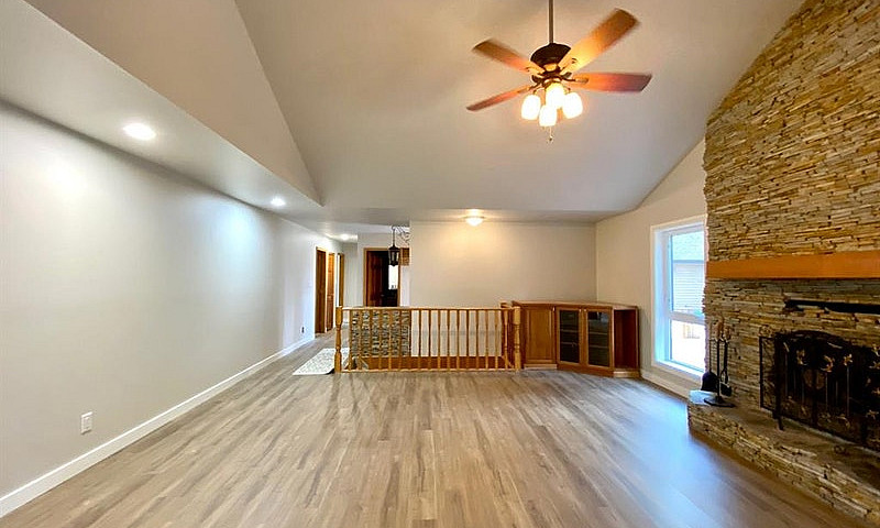 Spacious 5 Bedroom H...