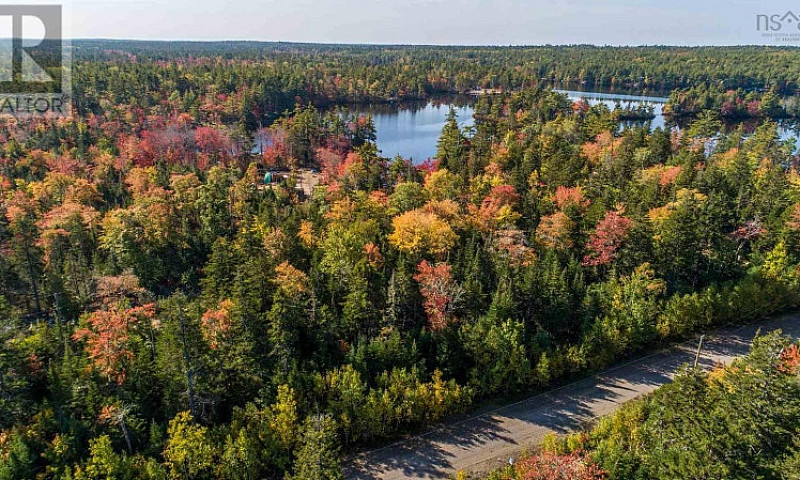 Selling 1.54 Acre Fr...