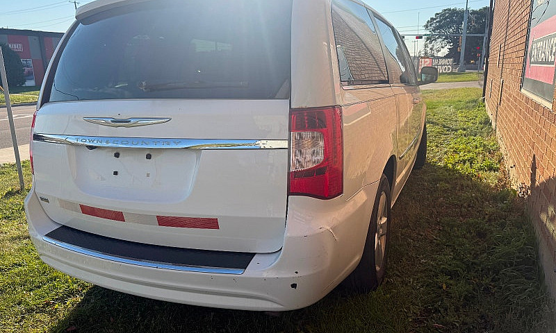 2015 Chrysler Town &...