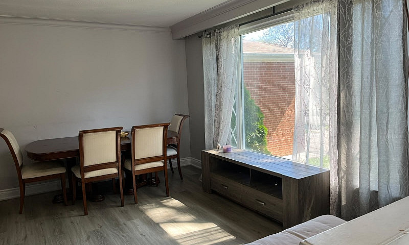 3 Beds 1 Bath Main F...