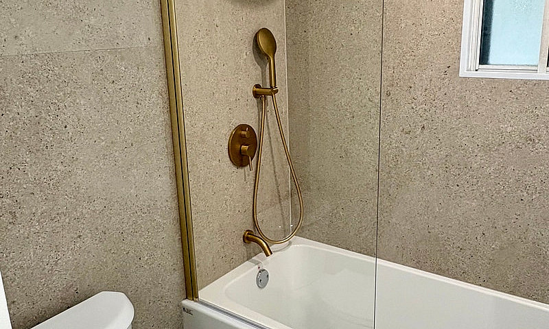 Large 2 Bedrooms 2 B...