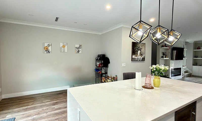  Spacious 3 Bed + 2....