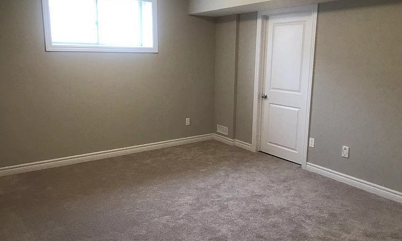 3Bds, 2.5 Baths Town...
