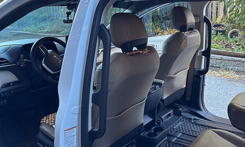 2021 Toyota Sienna X...