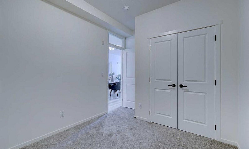 2 Bedroom + Den Apar...