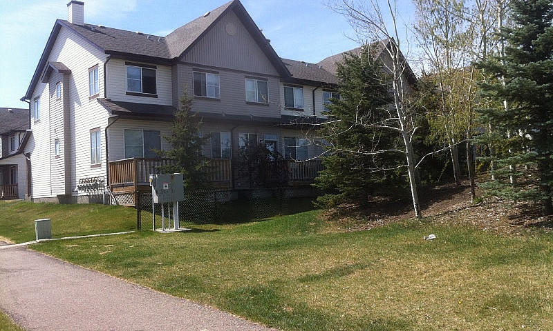 3 Bedrooms Townhouse...