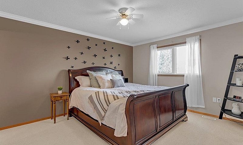 4 Bed, 3.5 Bath, 2 C...