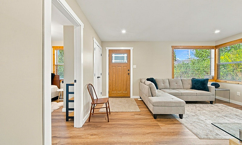 1201 Pleasant Street...