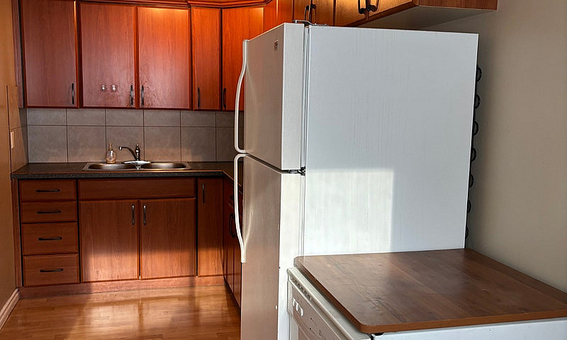 Cozy 2 Bedroom, 1 Ba...