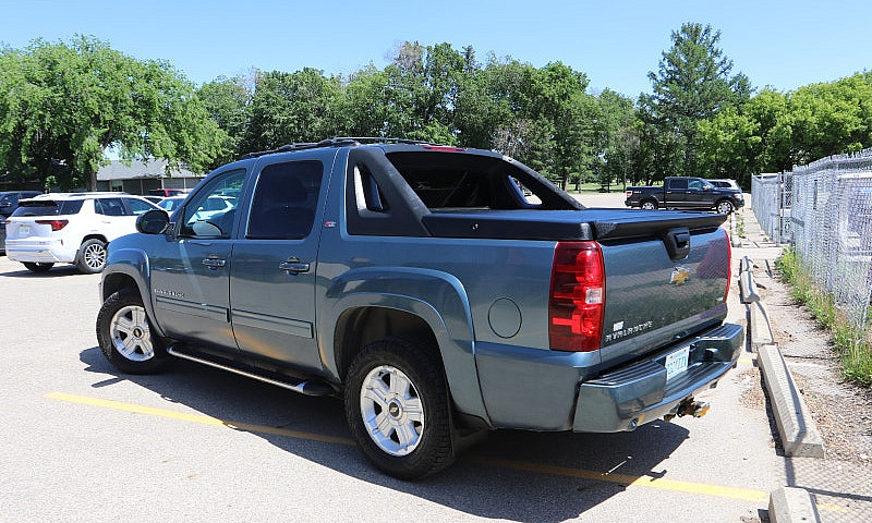 2009 Chevy Avalanche...