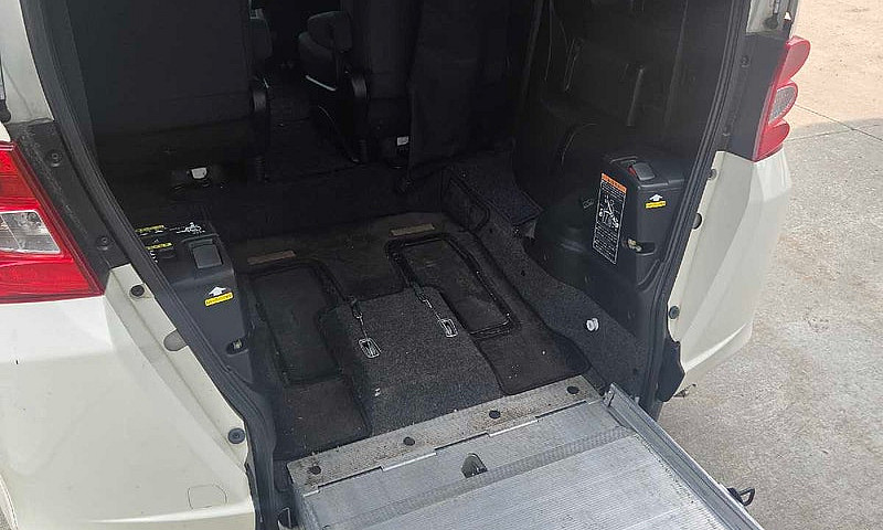 Honda Wheelchair Van...