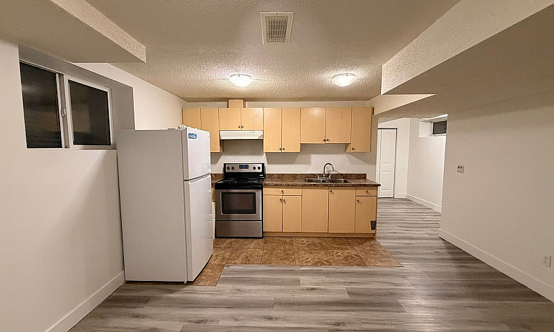 Basement Suite For R...
