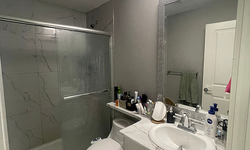 $1,300 / 1Br - 550Ft...