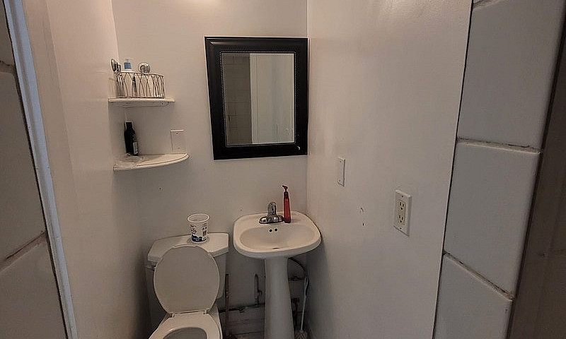 Private Room For Ren...
