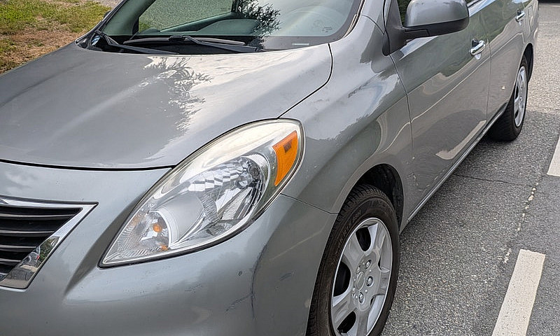 2014 Nissan Versa Sv...