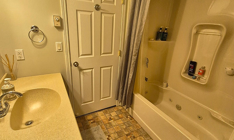 5 Beds 3 Baths House...