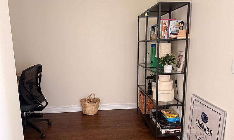 Luxury 1-Bed + Den C...