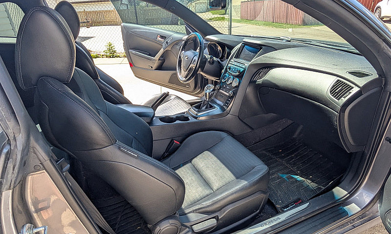  Hyundai Genesis Cou...