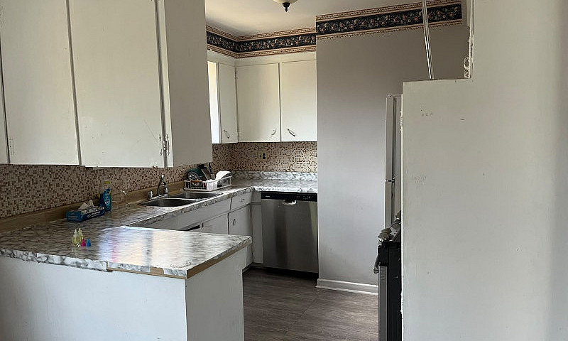 3 Beds 1 Bath Main F...