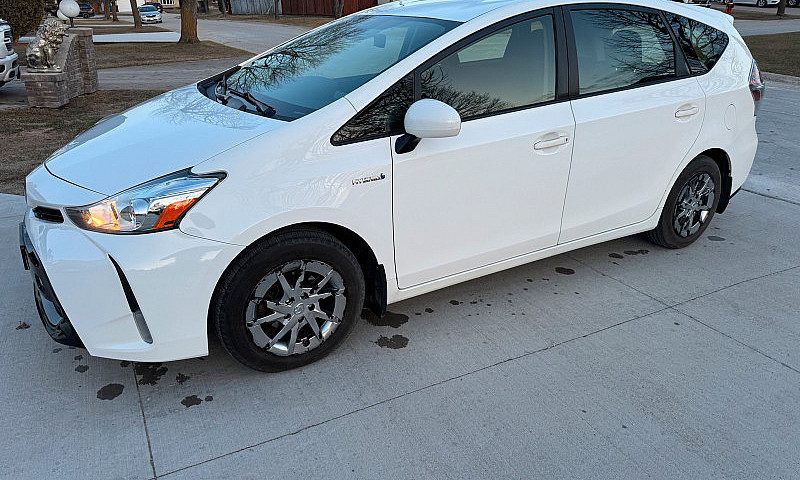 2018 Toyota Prius V ...