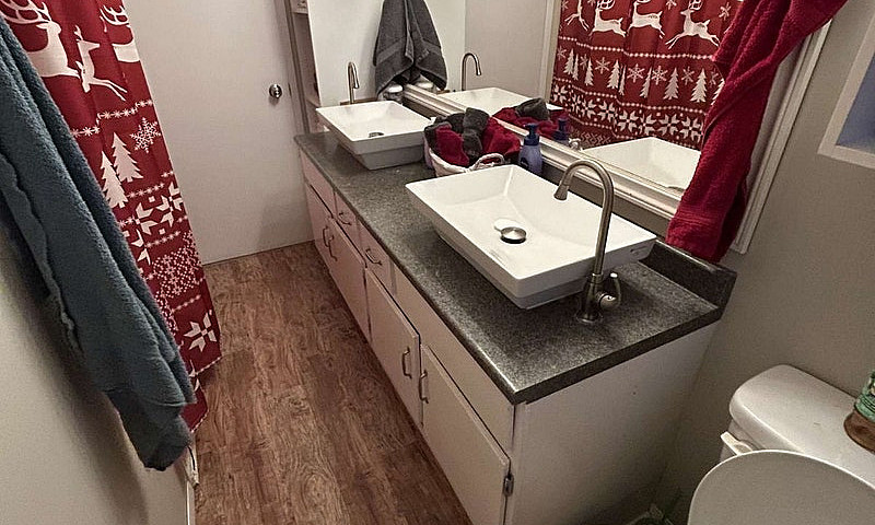 4Bdrm Top Floor...