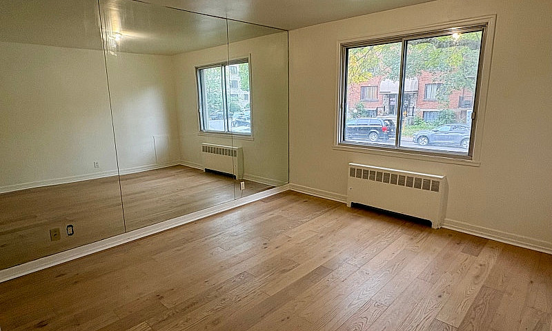 Large 2 Bedrooms 2 B...