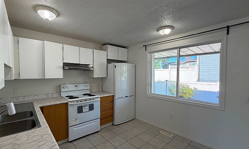 3 Bedroom Townhouse ...