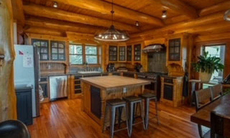 5 Bedroom 3 Bath Log...