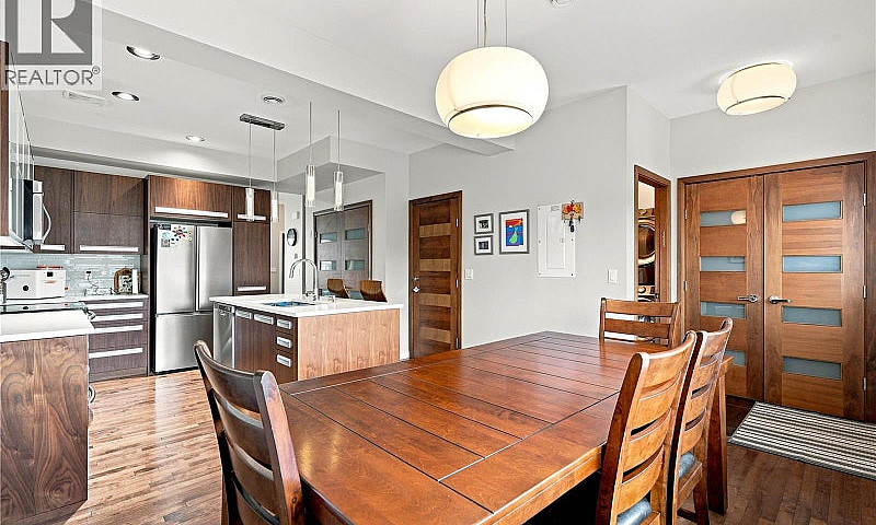 Beautiful 3 Bed 3 Ba...