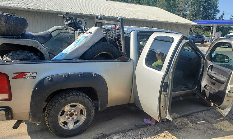 07 Gmc Sierra...