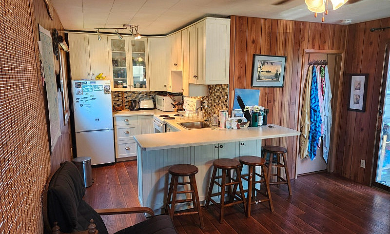 Waskesiu Cabin And L...