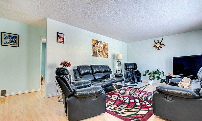 Acreage Home For Ren...