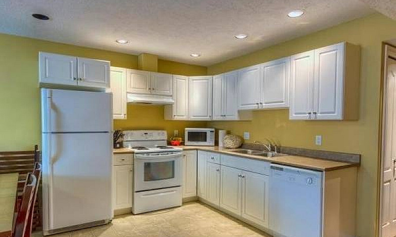 Spacious 1-Bedroom L...
