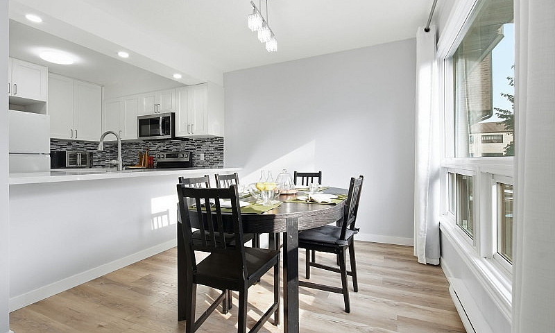 4 Bed Townhome End U...