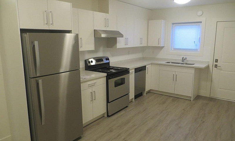 2Br Bsmt Suite Incud...