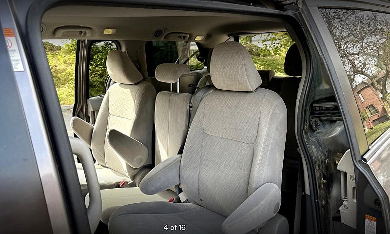 Toyota Sienna ...