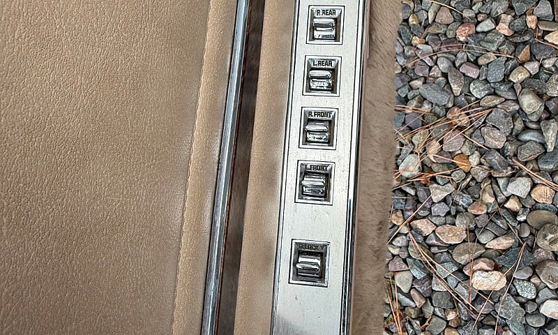 1984 Chrysler 5Th Av...