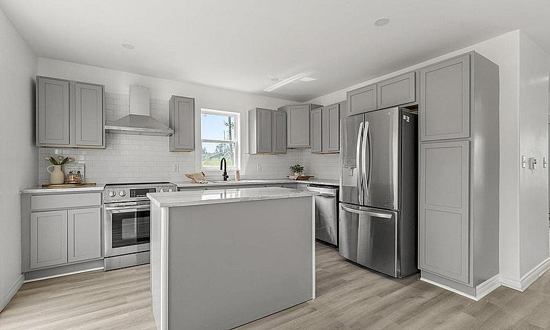 3 Bed, 2.5 Bath Town...