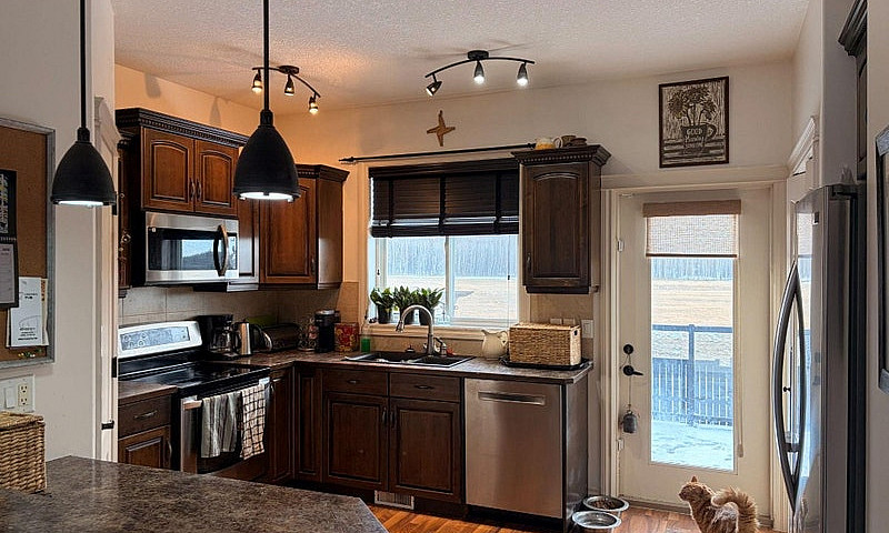 5 Bedroom Home In Su...