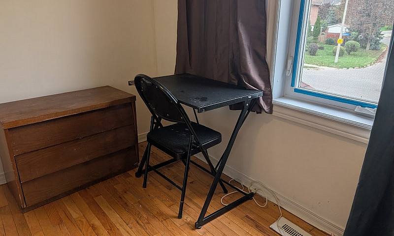 Room For Rent Oshawa...