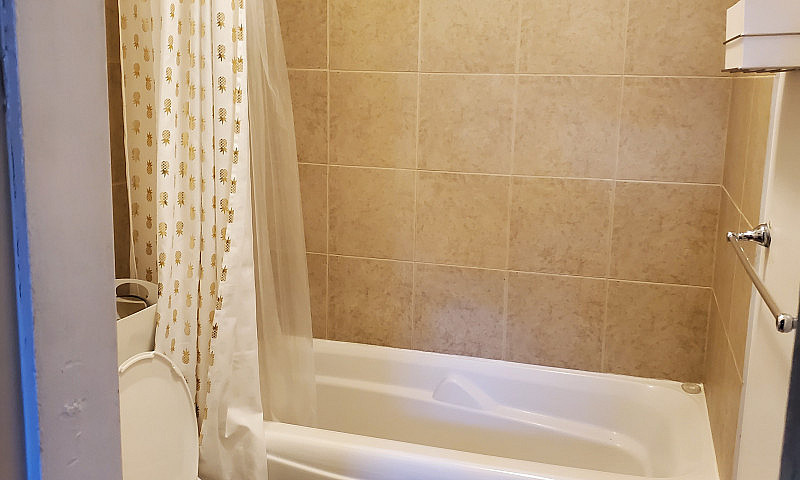 Unique 2Br + Den, Ut...