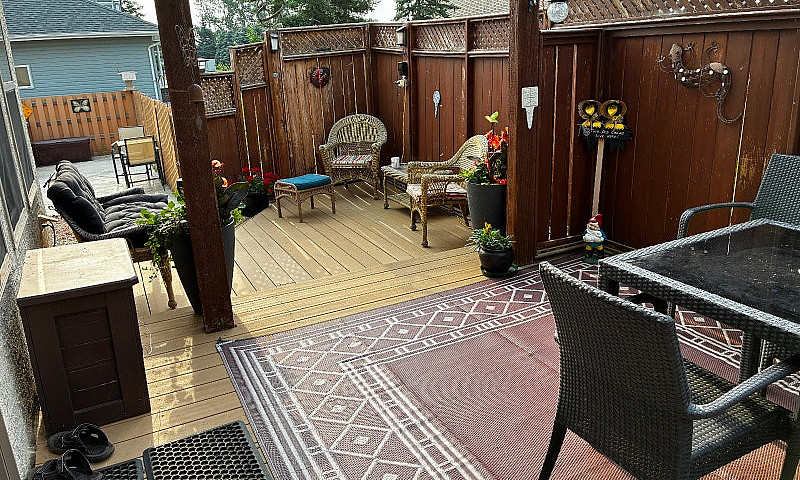 House For Sale - Lan...