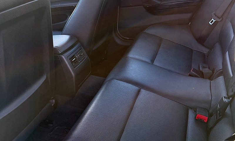 2011 Bmw 3 Series 4D...