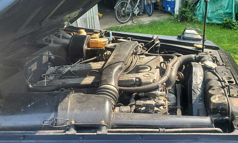 1985 Mercedes-Benz 2...